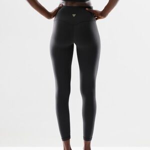 Aritzia Golden Butter cheeky infinite high rise legging 24in inseam. 8 Black